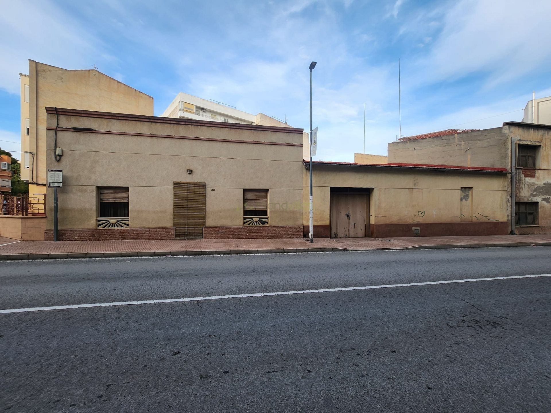 Gran casa adosada con espacio al aire libre en el centro de Monovar - Inland Villas Spain