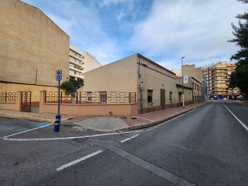 Gran casa adosada con espacio al aire libre en el centro de Monovar - Inland Villas Spain