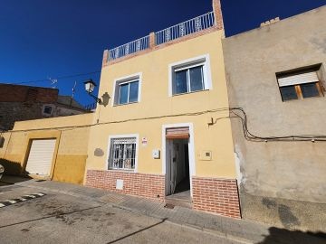 Huis met 4 slaapkamers, 2 badkamers en twee lounges