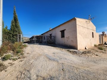 Traditional house walking distance to Pinoso