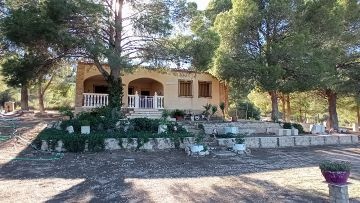 Traditional Spanish villa in Yecla