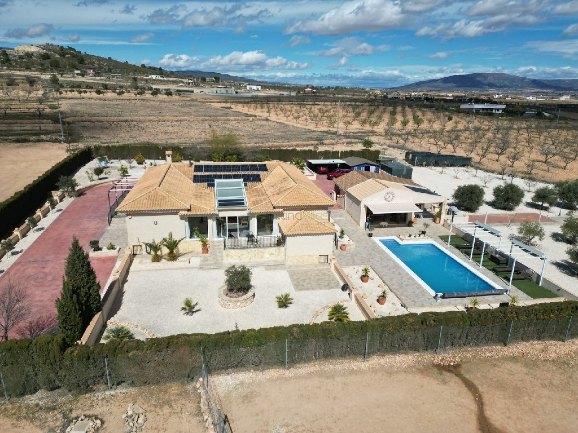 Large Equestrian House with 33,000m2 of land and stables - Inland Villas Spain