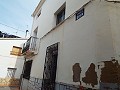 Großes Stadthaus mit 2 separaten Wohnungen und Garage in Inland Villas Spain