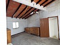 Groot herenhuis met 2 aparte appartementen en garage in Inland Villas Spain