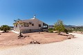 Wunderschöne bezugsfertige Villa mit Gästehaus und Pool in Inland Villas Spain