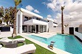 Elegante villa de 3 dormitorios y 4 baños con piscina privada, a 750 m de la playa in Inland Villas Spain