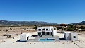 Luxe nieuwe villa's inc. land, licenties en wettigheid in Inland Villas Spain