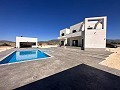 Luxe nieuwe villa's inc. land, licenties en wettigheid in Inland Villas Spain