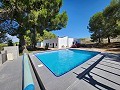 Villa de 4 dormitorios con salpicadero modernizado y piscina. in Inland Villas Spain