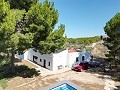 Villa de 4 dormitorios con salpicadero modernizado y piscina. in Inland Villas Spain