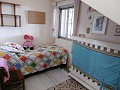 Excelente villa de 5 dormitorios y 2 baños con pista de tenis y piscina. in Inland Villas Spain