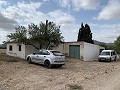 Landhuis met 4 slaapkamers, garage en zwembad in Inland Villas Spain