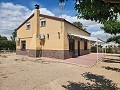 Belle maison avec plan ouvert au dernier étage à distance de marche de Villena in Inland Villas Spain