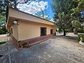 Amplia casa con piscina y pista de tenis. in Inland Villas Spain