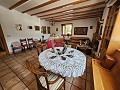 Groot huis met zwembad en tennisbaan in Inland Villas Spain