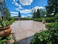 Amplia casa con piscina y pista de tenis. in Inland Villas Spain