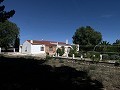 Prachtige villa met 4 slaapkamers en zwembad in Caudete in Inland Villas Spain