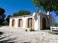 Prachtige villa met 4 slaapkamers en zwembad in Caudete in Inland Villas Spain