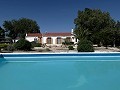 Prachtige villa met 4 slaapkamers en zwembad in Caudete in Inland Villas Spain