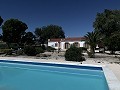 Prachtige villa met 4 slaapkamers en zwembad in Caudete in Inland Villas Spain