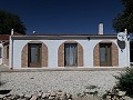 Atemberaubende 4-Schlafzimmer-Villa mit Pool in Caudete in Inland Villas Spain