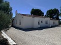 Prachtige villa met 4 slaapkamers en zwembad in Caudete in Inland Villas Spain