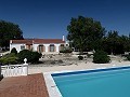 Prachtige villa met 4 slaapkamers en zwembad in Caudete in Inland Villas Spain