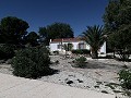 Prachtige villa met 4 slaapkamers en zwembad in Caudete in Inland Villas Spain