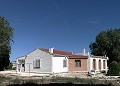 Prachtige villa met 4 slaapkamers en zwembad in Caudete in Inland Villas Spain