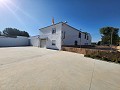 Casa de campo de 7 dormitorios con piscina de 9 x 4 y dependencias in Inland Villas Spain