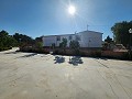 Maison de campagne de 7 chambres avec piscine 9 x 4 et dépendances in Inland Villas Spain