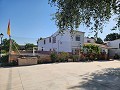 Maison de campagne de 7 chambres avec piscine 9 x 4 et dépendances in Inland Villas Spain