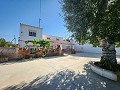 Casa de campo de 7 dormitorios con piscina de 9 x 4 y dependencias in Inland Villas Spain