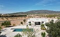 5 Jahre alter Neubau, mit 3 Schlafzimmern, 3 Bädern, großem Pool und Garage in Inland Villas Spain