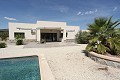 5 year old new build, with 3 bedrooms, 3 bathrooms, large pool and garage in Inland Villas Spain