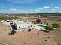 Obra nueva de 5 años, con 3 dormitorios, 3 baños, gran piscina y garaje. in Inland Villas Spain