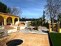 Villa met 3 slaapkamers, groot zwembad en loopafstand van de stad in Inland Villas Spain