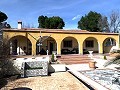 Villa mit 3 Schlafzimmern, großem Pool und Spaziergang in die Stadt in Inland Villas Spain