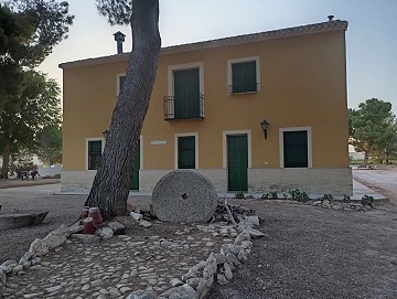 Maison rénovée de 3 chambres à Yecla