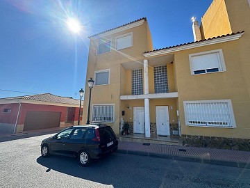 Casa adosada de 4 dormitorios y 3 baños en Salinas