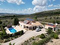 Casa de 3 habitaciones con energía solar de 15kw con amplias habitaciones. in Inland Villas Spain