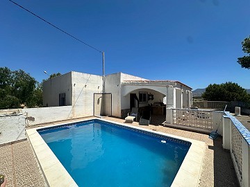 Landhaus mit Pool und unglaublicher Aussicht in Sax