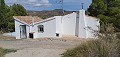 Loop naar de stad Villa met zwembad in Inland Villas Spain