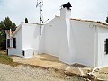 Loop naar de stad Villa met zwembad in Inland Villas Spain